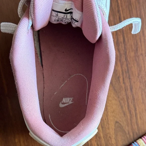 Nike Women’s Cream and Pink Athletic Sneakers - 10W - Picture 13 of 14